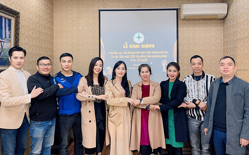 Lễ khai giảng khóa III Lớp đào tạo bồi dưỡng kiến thức khai thông kinhg lạc, tư vấn, tầm soát chăm sóc sức khỏe chủ động theo phương pháp y học cổ truyền