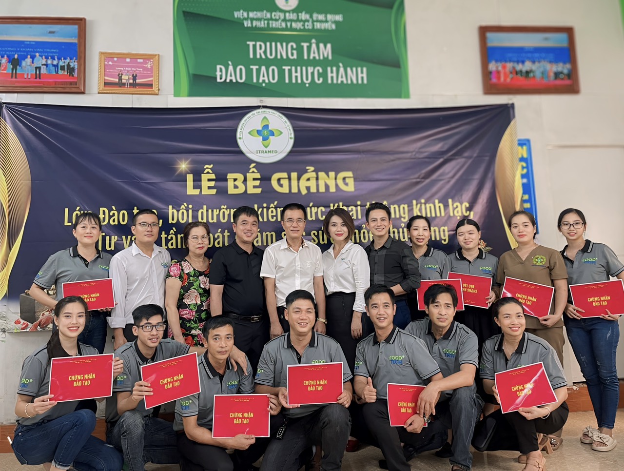 Lễ bế giảng khóa đào tạo Khai thông kinh lạc, tư vấn chăm sóc sức khỏe bằng phương pháp y học cổ truyền
